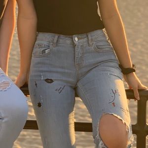 Zara 1975 Ripped Jeans w Design
